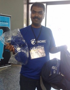 Srini giving away GNOMEy T-Shirts