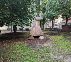 Stone statue looking like a goomba